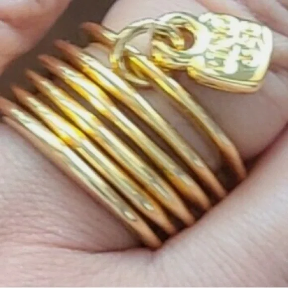 Prisoner - Uno de 50 Gold Stacking Ring - Picture 3 of 10